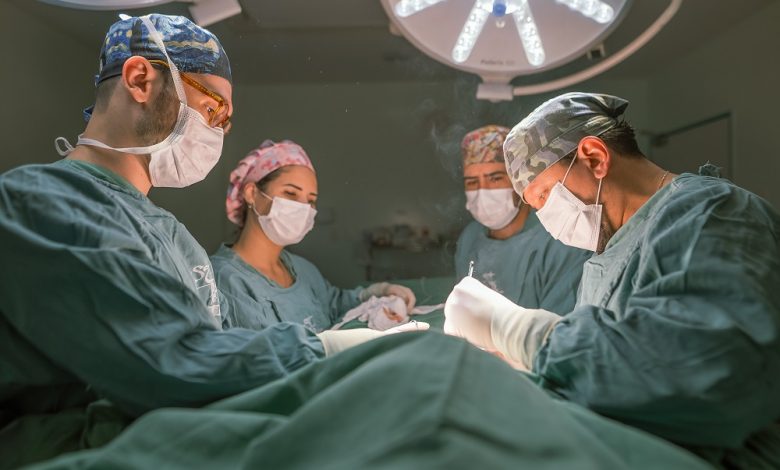 De Kim Kardashian a Deolane Bezerra, famosas aderiram cirurgia íntima; Dr. Esmail Safaddine explica procedimento