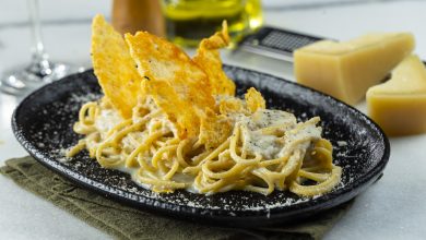 La Braciera Tonnarelli Cacio e pepe com crosta de pecorino Neuton Araujo