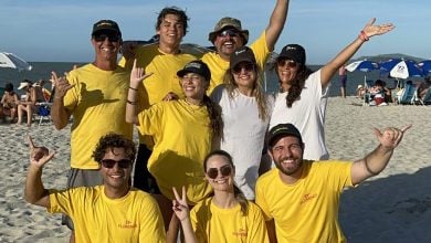 Equipe Florence Brasil e Parley Brasil na Praia de Jurerê Internacional (Imagem: Divulgação)