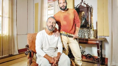 Marcos Palmeira e Humberto Carrão vivem o coronel José Inocêncio em fases distintas de Renascer (Fabio Rocha/Tv Globo)