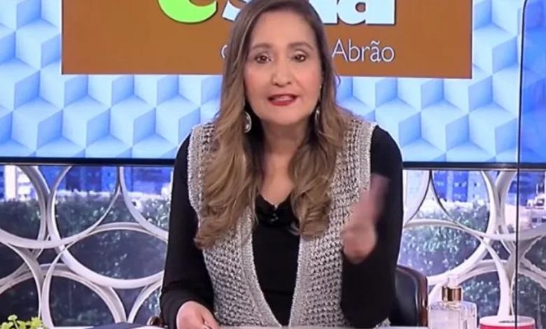 74a5a327 sonia abrao leva tombo em programa e gera tensao ao vivo