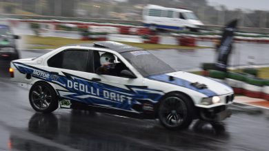 Bmw em demostracao de drift na pista foto @taps.psd