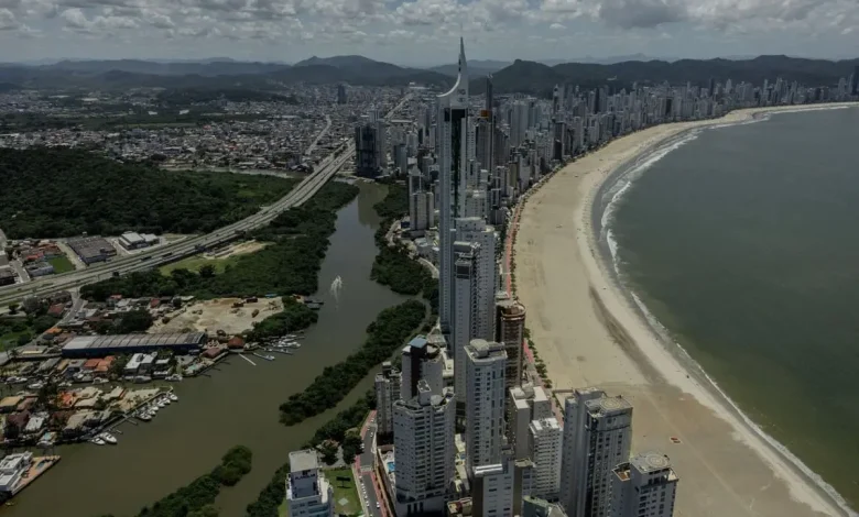 Quem sao os famosos que tem apartamento em Balneario Camboriu