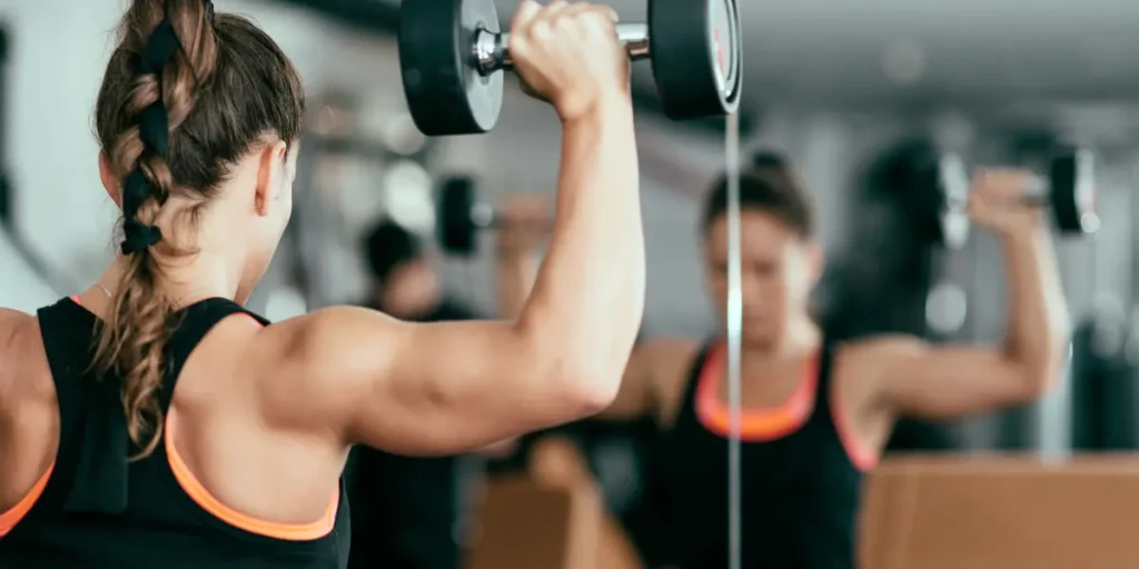 Pode fazer musculação com dor no ombro