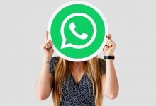 Ilustração de um smartphone com o WhatsApp GB aberto, destacando o uso do modo fantasma para ocultar status online e melhorar a privacidade.