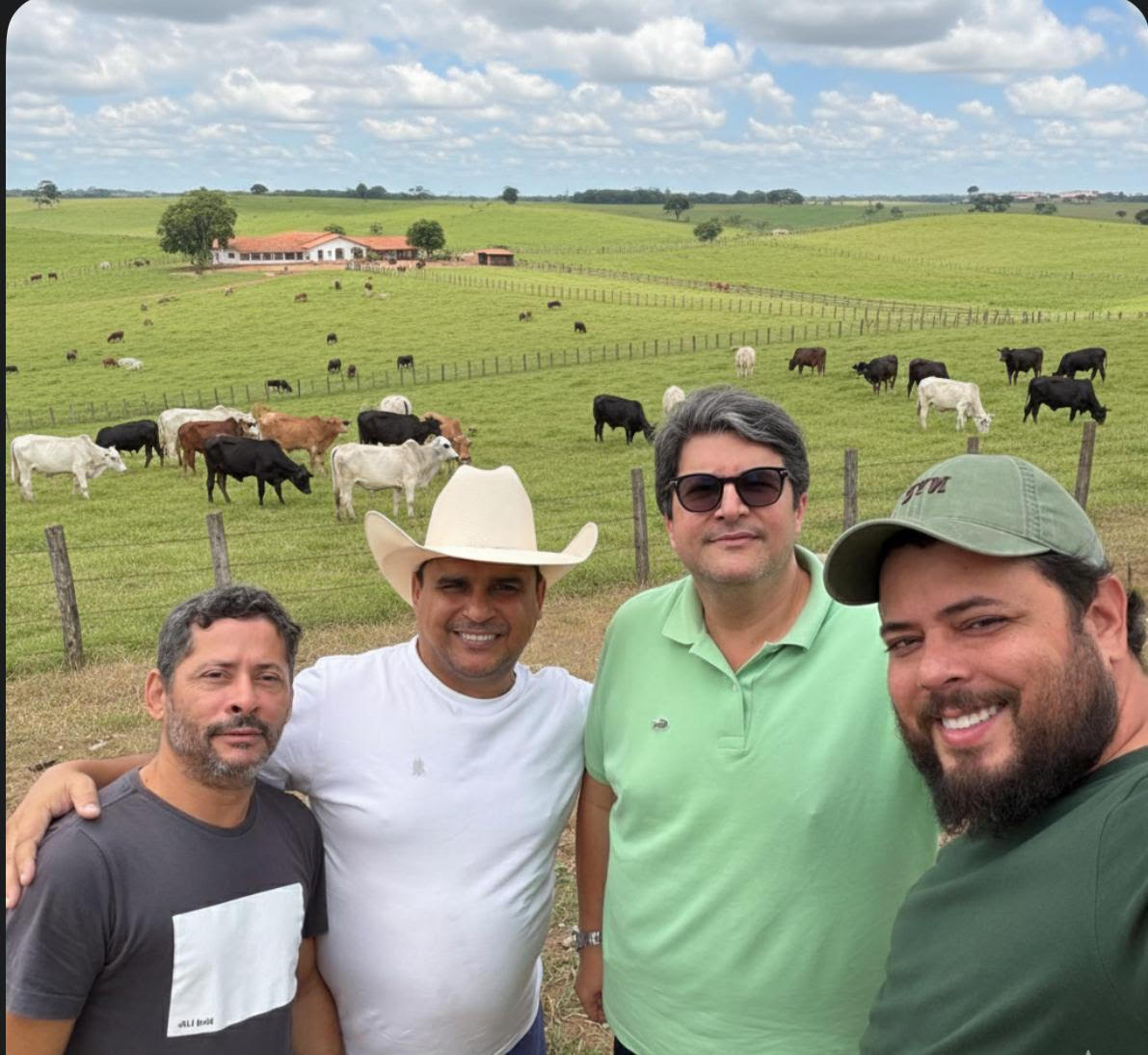 Lutz Brito, com Alysson, Tonhe e Danilo participa de confraternização de final de ano, Foto de Lutz Brito celebrando um ciclo de conquistas ao lado de amigos e parceiros.
